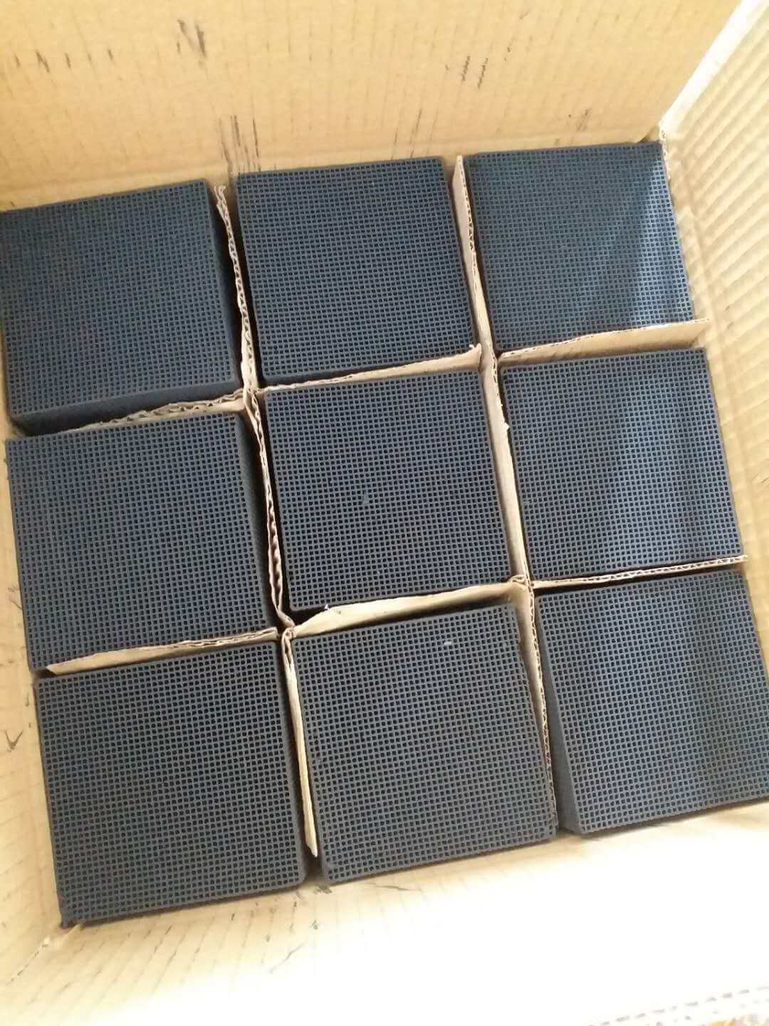 <a href=http://m.aircooling.cn/fwzhxt/ target=_blank class=infotextkey>蜂窩活性炭</a>一箱展示